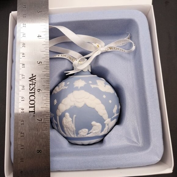 Wedgwood Nativity Christmas Ornament  Blue White in Box Jasper Ware Bauble - Picture 10 of 10